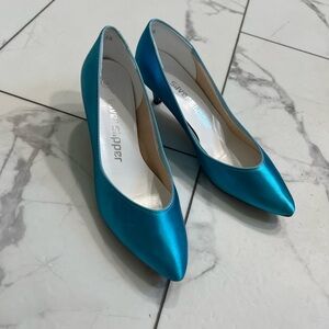 Elegant Blue Pointed-Toe Heels with Glossy Finish